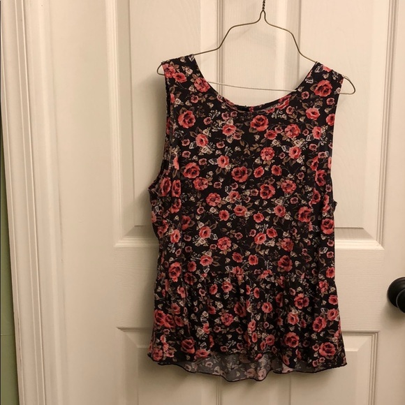 Loose rose peplum tank - Picture 1 of 2